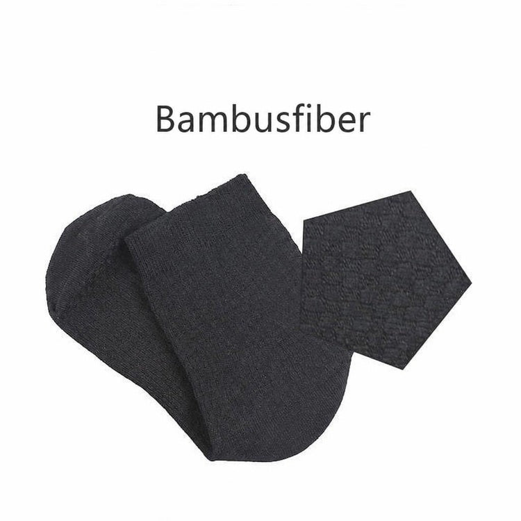 Sorte bambus-hælstrømper med teksturudsnit og teksten Bambufiber