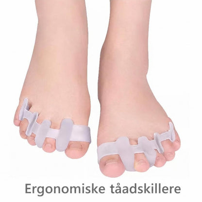Fødder med gennemsigtige silikone tåspredere mellem tæerne