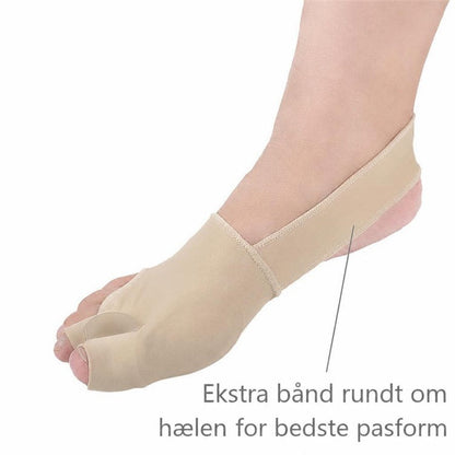 Beige storetåstøtte med hælbånd på fod