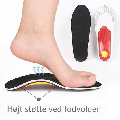 Fod på sort skoinlæg med høj svangstøtte og hælpude