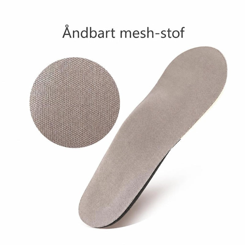Beige skoinlæg med åndbart meshstof og nærbillede af teksturen