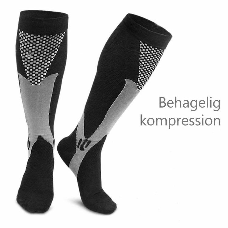 Sorte sportsstøttestrømper med grå paneler og ternet mønster