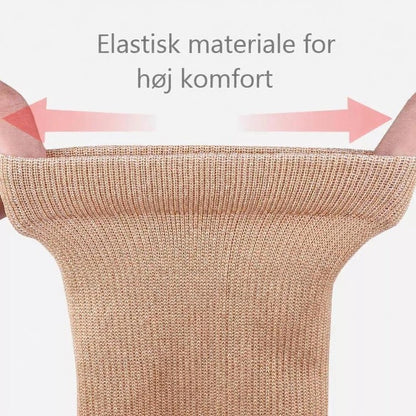 Brun støttestrømpe strækkes ud for at vise elastisk materiale