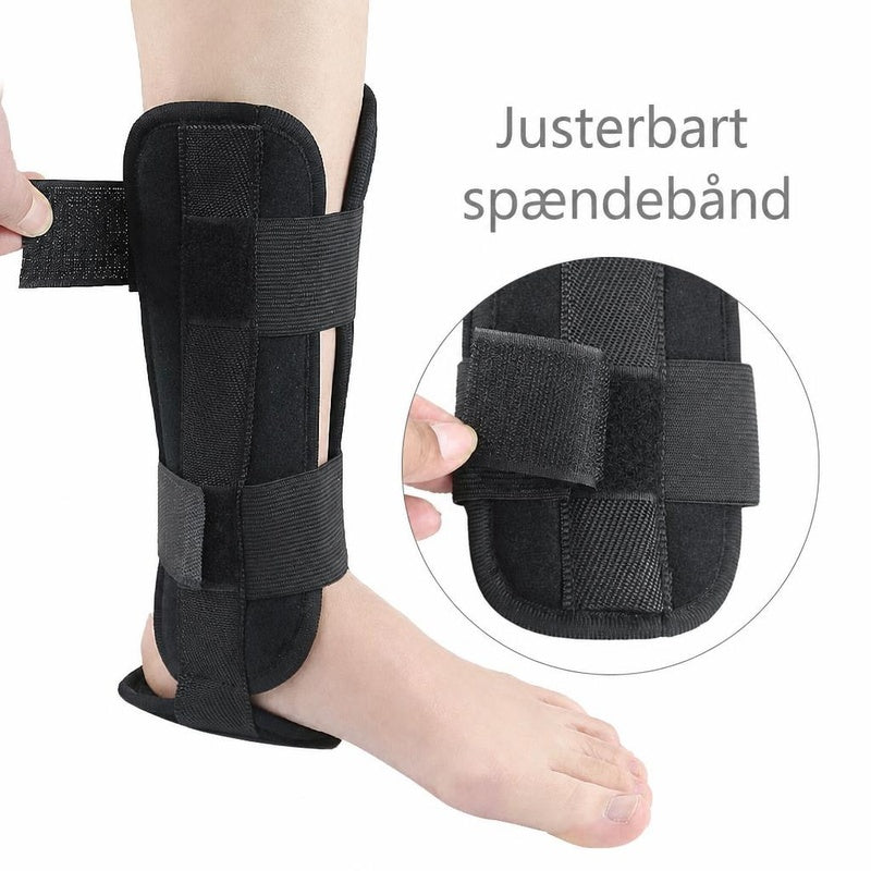 Sort ankelstøtte med justerbar velcrostrop og stabiliserende sideskinner