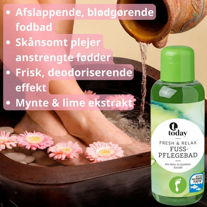 Today Fresh & Relax fodbad med grøn flaske ved fødder i vand