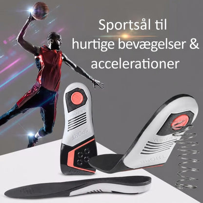Sportssåler med fjederdetalje og basketballspiller i baggrunden