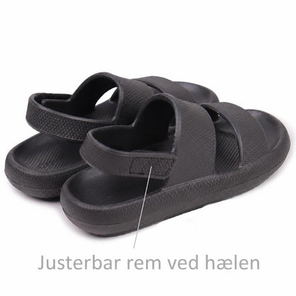 Sorte børnesandaler med justerbar rem ved hælen