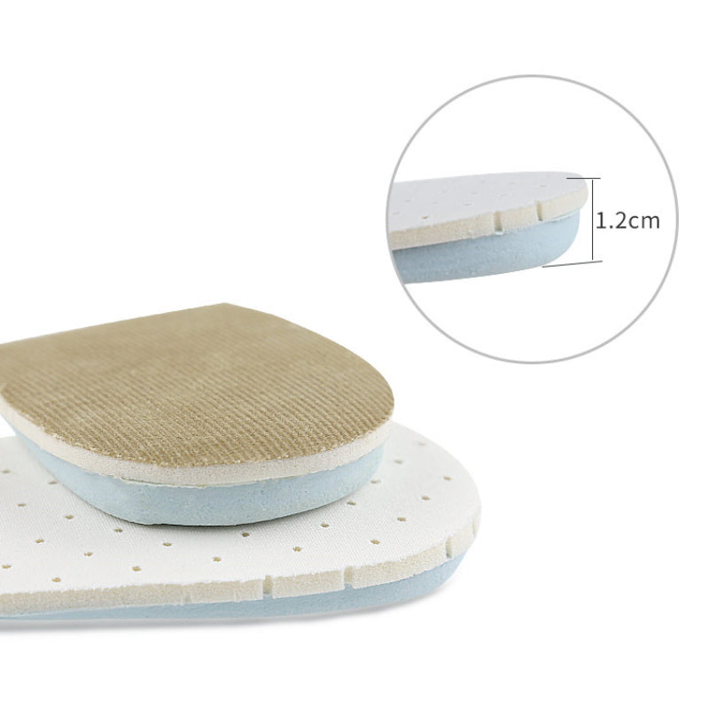 Beige hælindlæg i lagdelt skum med perforeret bund og 1,2 cm tykkelse