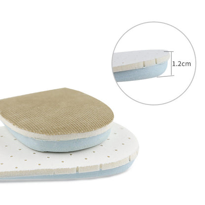 Beige hælindlæg i lagdelt skum med perforeret bund og 1,2 cm tykkelse