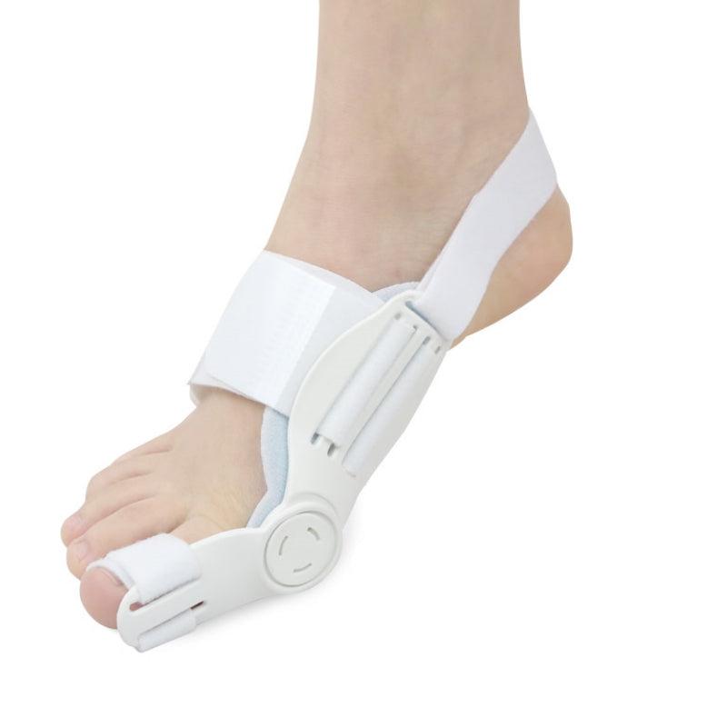 Hvid hallux valgus støtte med remme omkring fod og storetå