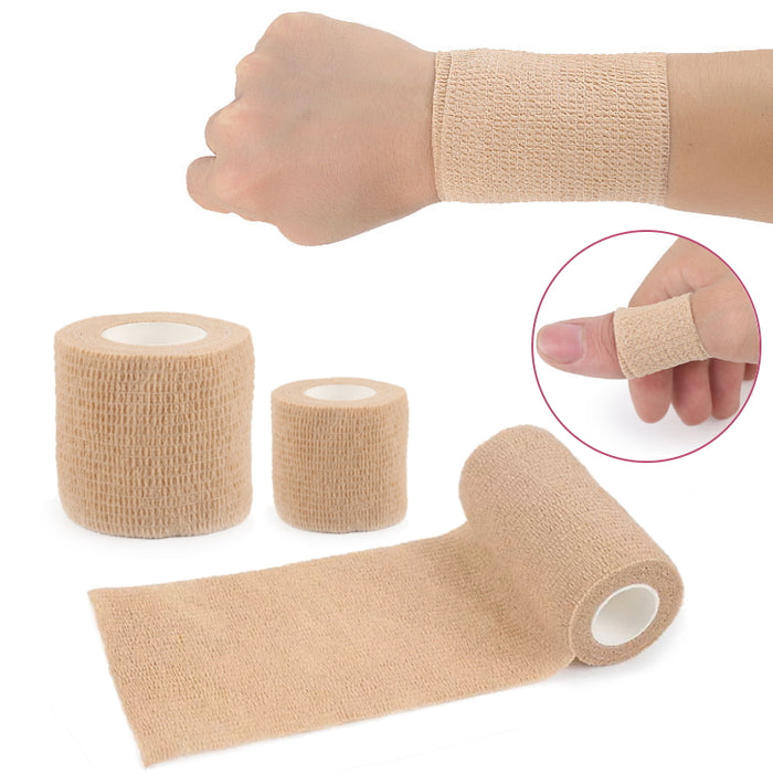 Beige elastisk bandagetape i ruller samt viklet om håndled og finger