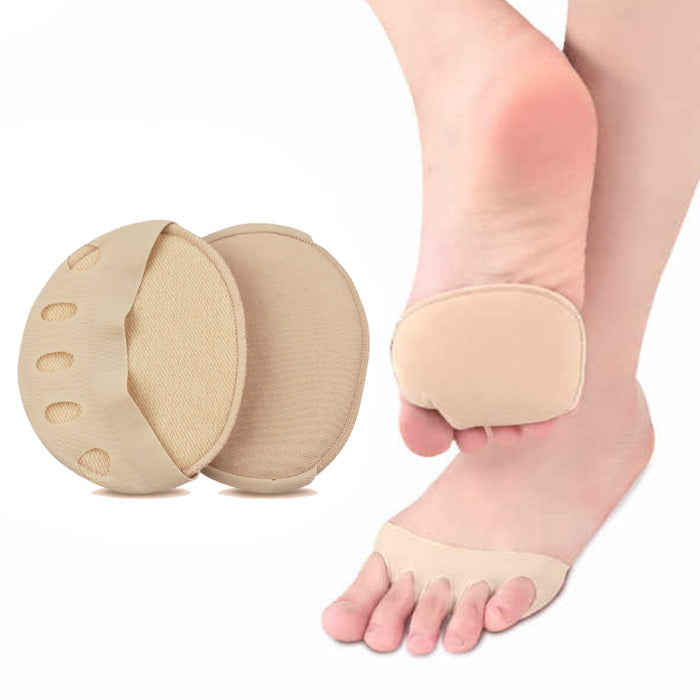 Beige forfodspuder med tåstropper, vist på fod og som par