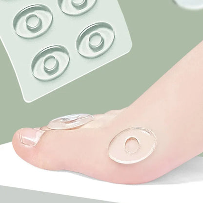 Gennemsigtige liktornsplastre på tå og fod med ekstra plasterark