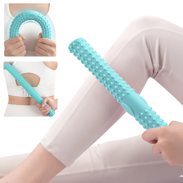 Turkis fleksibel massagerulle med knopper brugt på benet