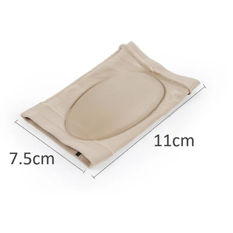 Beige strømpe med oval gelpude og målene 7,5 x 11 cm
