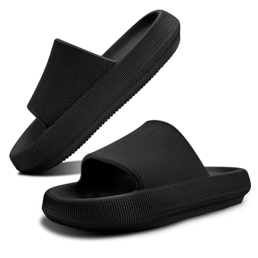 Sorte slippers med bred rem og struktureret, tyk sål
