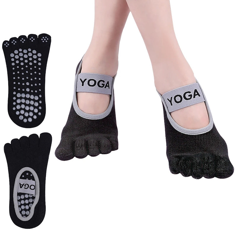 Sorte tåstrømper med grå YOGA-rem og skridsikre dupper under sålen