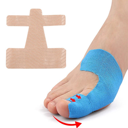 Færdigskåret hallux valgus kinesiotape, beige stykke og blå tape på fod