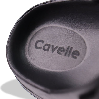 Sort dameslipper med Cavelle-logo præget i indersålen